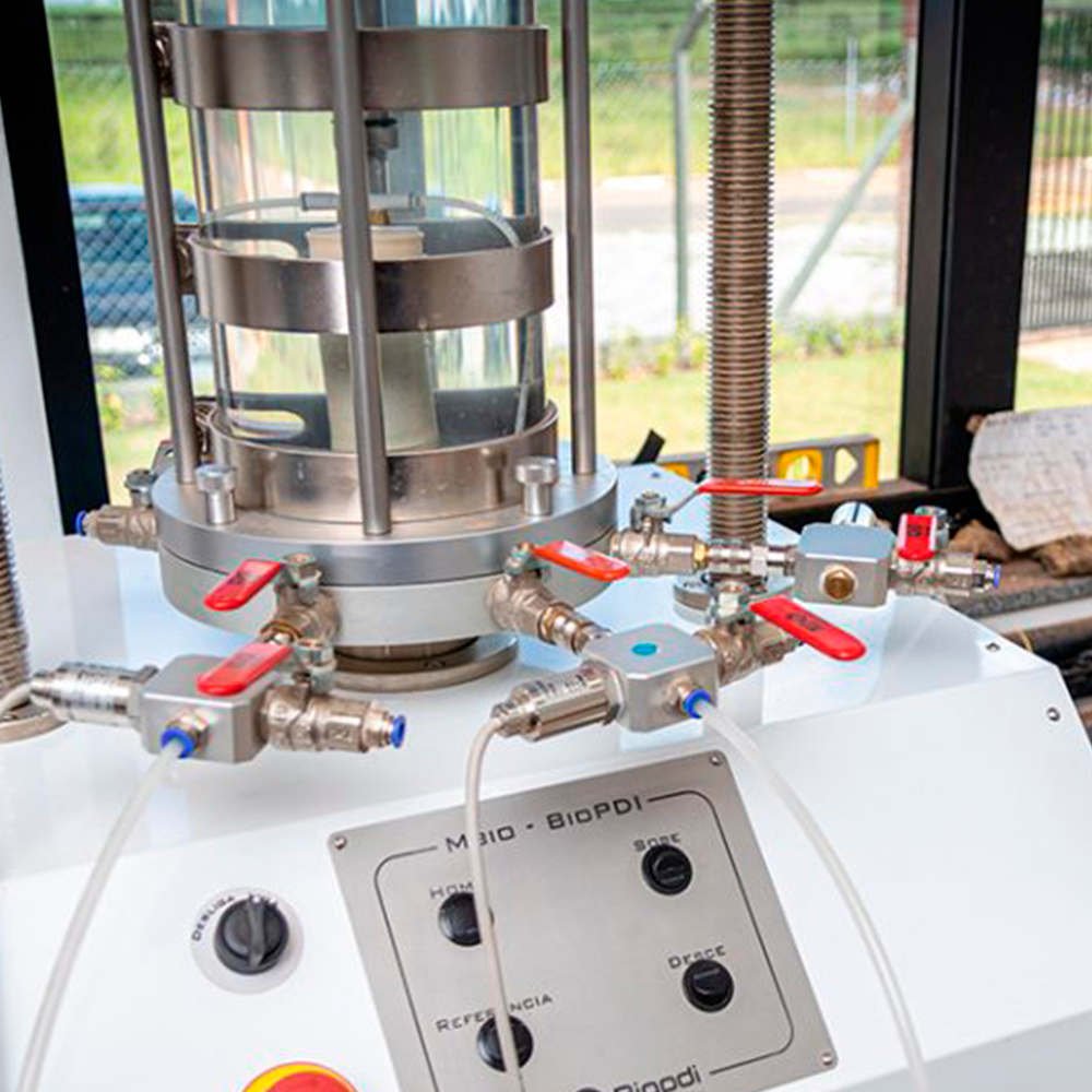 Ensaio Triaxial (TRI)